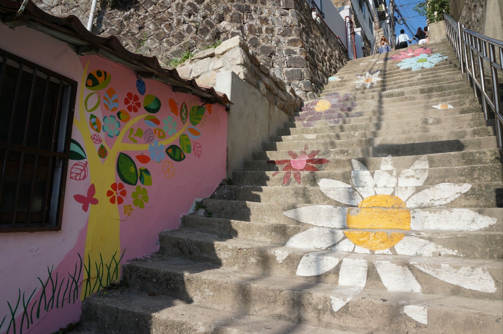 梨花壁画村--浪漫的梨花台阶